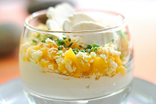 Crème de chou-fleur au sésame, salade de chou-fleur cru à la mangue