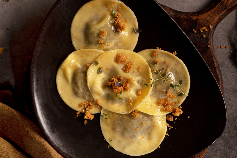 Raviolis aux champignons et à la poudre de cèpes