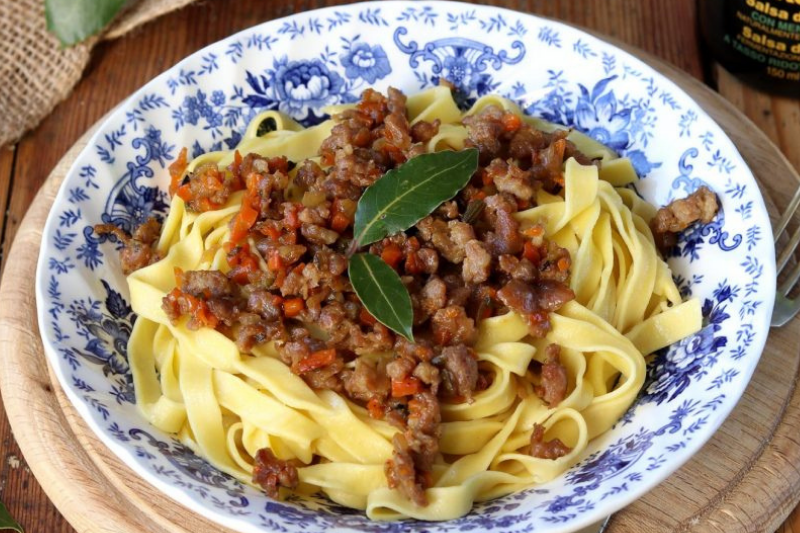 Tagliatelles maison au ragù bianco et sauce soja