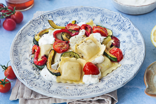 Pâtes farcies aux aubergines cuisinées et légumes d’été grillés au miel, sauce au yaourt