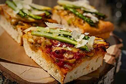 Focaccia moelleuse aux asperges de France et Parmesan