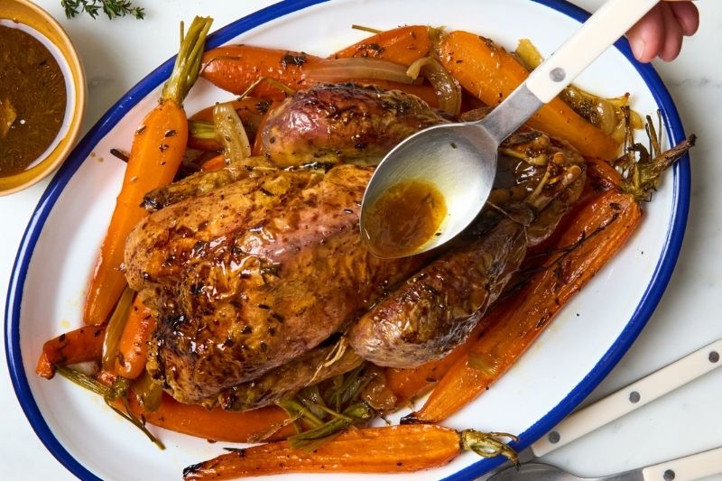 Pintade Française rôtie et carottes au miel