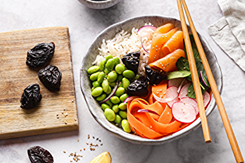 Poké bowl aux pruneaux d’Agen