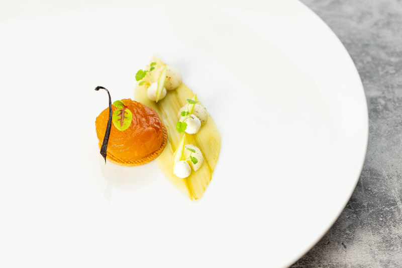 Pomme tatin à la vanille de bretagne et céleri branche