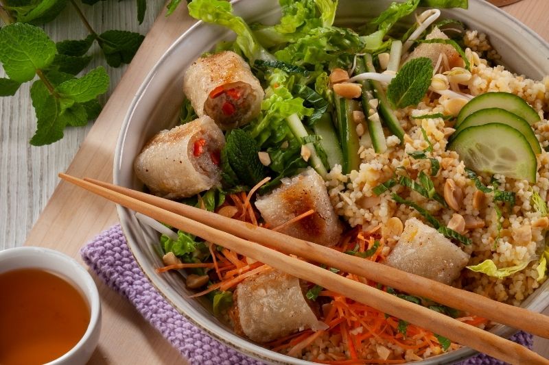 Bo Bun aux céréales gourmandes et nems aux crevettes