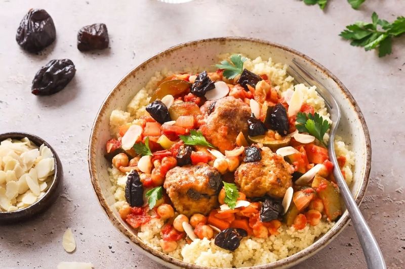 Boulettes de porc mijotées aux pruneaux d’Agen
