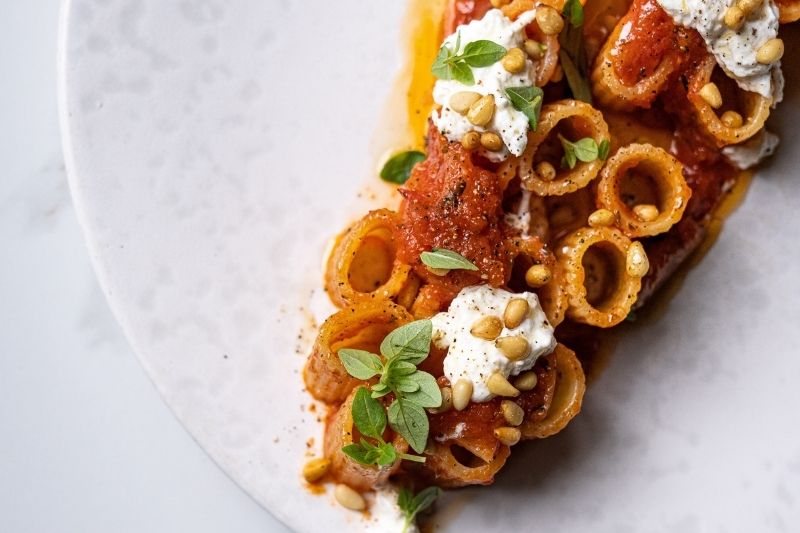 Mezze maniche, tomate et burrata