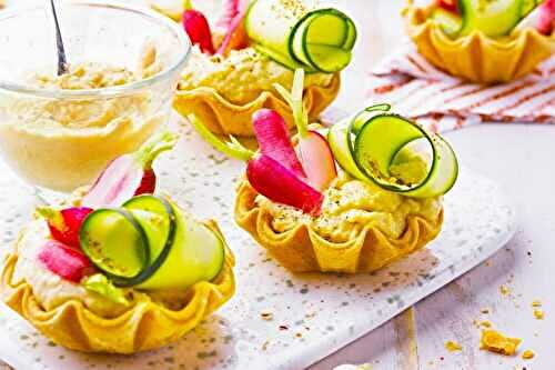 Tartelettes apéritives houmous-radis-courgette