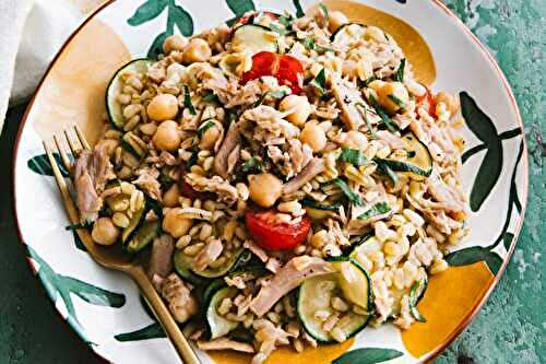 Salade de miettes de thon au blé Ebly®, aux pois chiches et aux courgettes