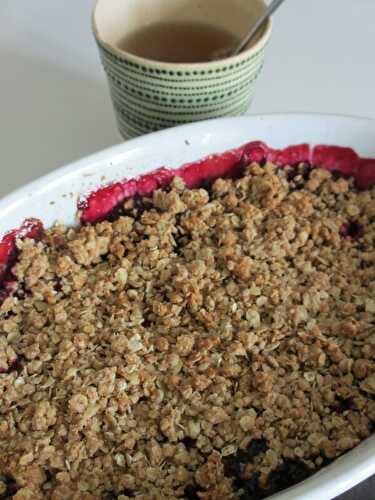 Crumble de fraises et fruits rouges