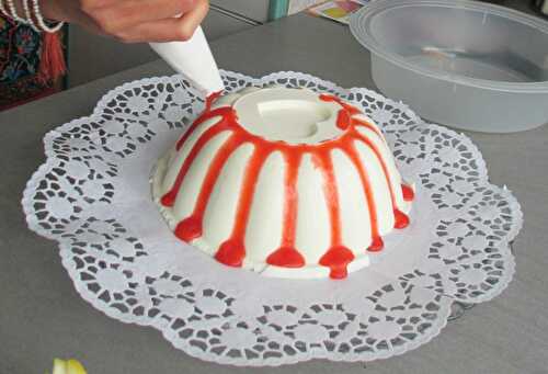 Gâteau d'anniversaire au fromage blanc et coulis de fraises ! - Kmille Saveurs