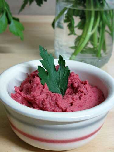 Houmous rose à la betterave (recette végétale et sans gluten)