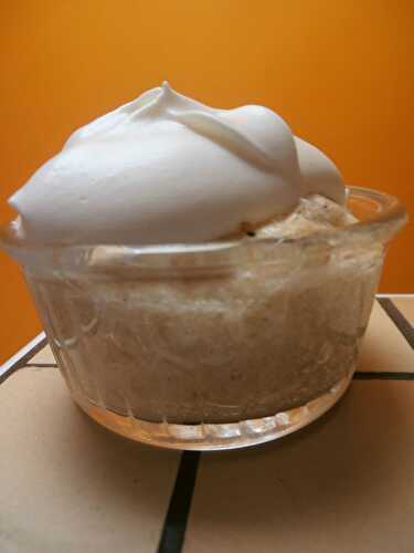 Mousse aux pommes et nuage de chantilly