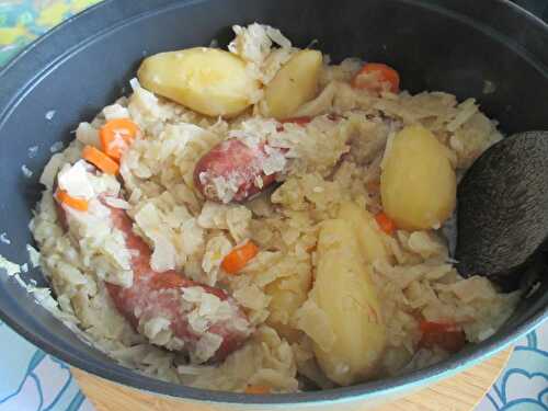 Potée au chou, saucisse fumée et Mont d'or gratiné