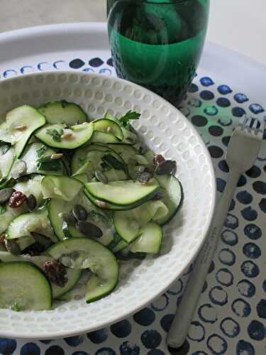 Salade de courgettes crues et raisins secs