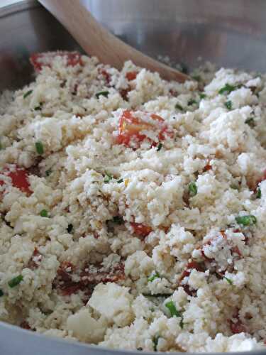 Taboulé de chou-fleur aux tomates cerises, tomates séchées et feta