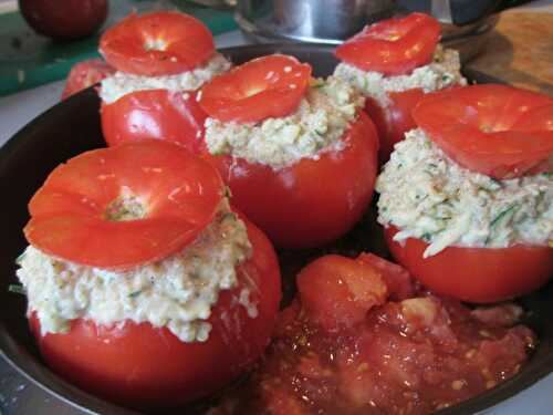 Tomates farcies au quinoa, à la courgette et à la ricotta
