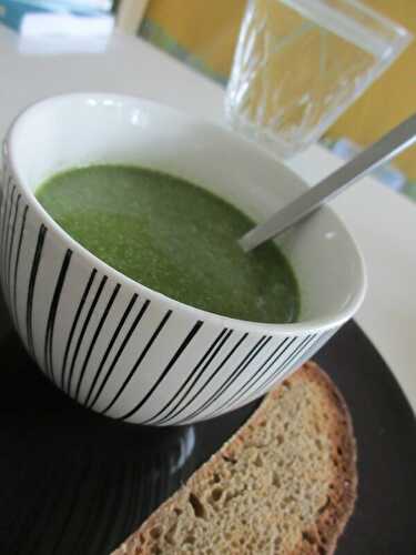 Velouté de Printemps aux fanes de radis et de navets