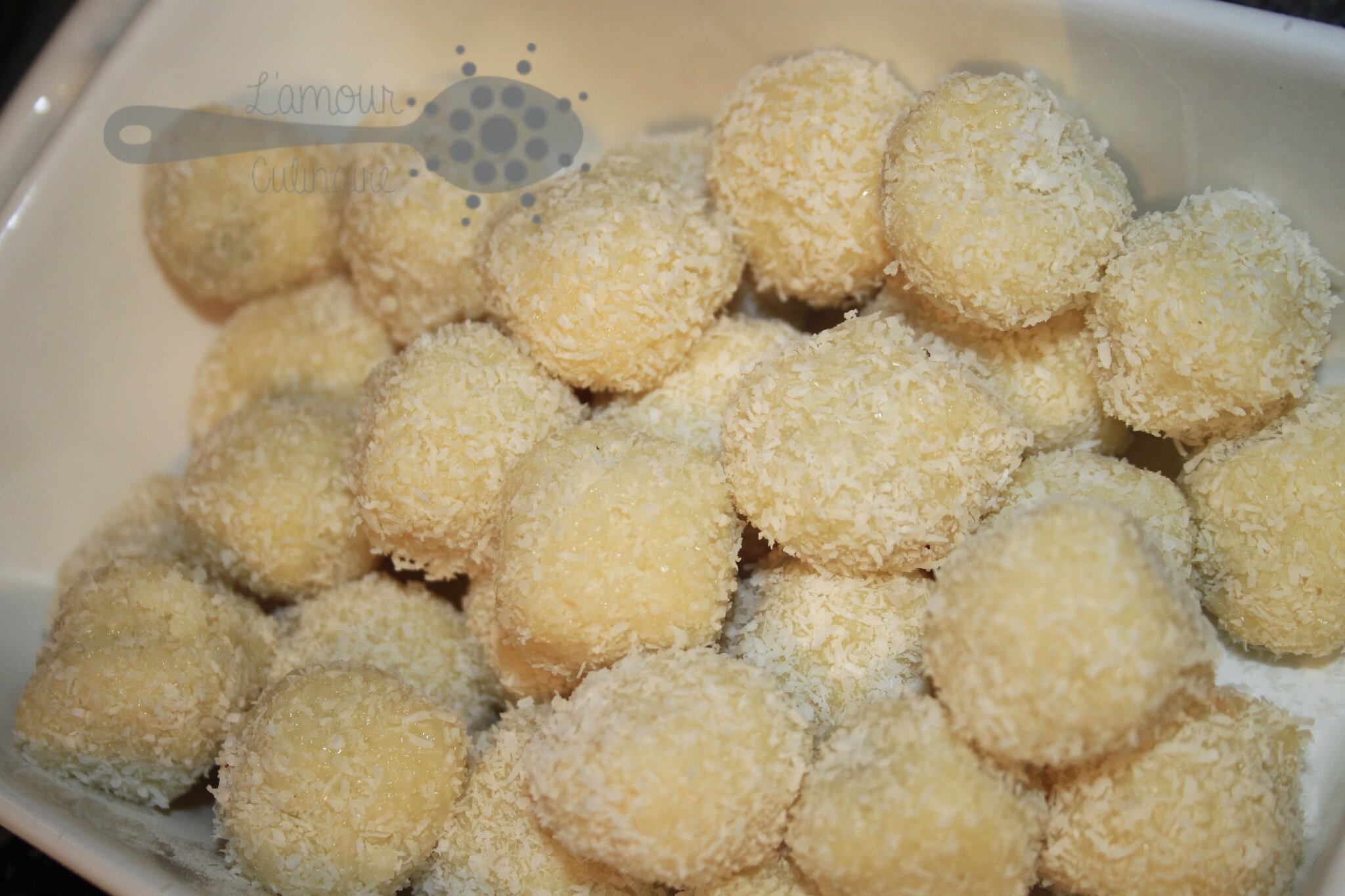 Boules Coco façon Rafaello: lait concentré sucré, chocolat blanc et noisette (1ère version)  - L'amour Culinaire