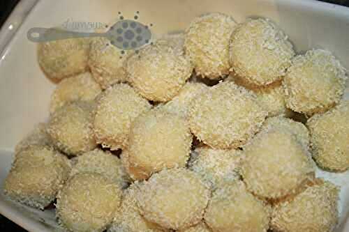 Boules Coco façon Rafaello: lait concentré sucré, chocolat blanc et noisette (1ère version)  - L'amour Culinaire