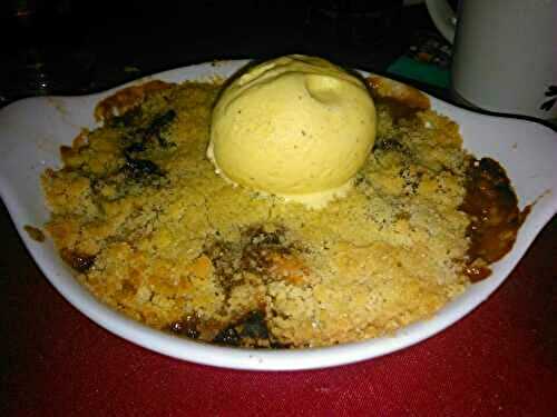 Crumble banane poire pomme nutella sur un nuage de glace a la vanille humm.... - L'amour Culinaire