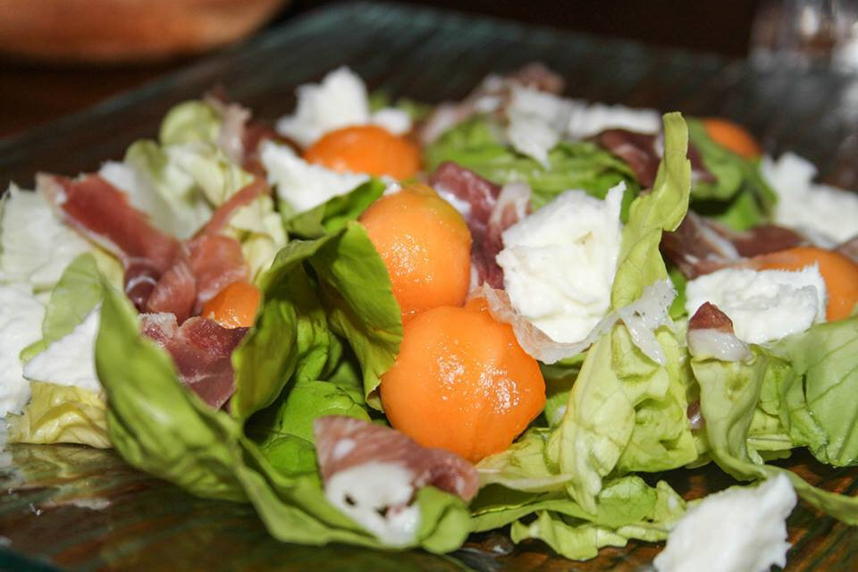 Salade au jambon cru, melon et mozarella - L'amour Culinaire