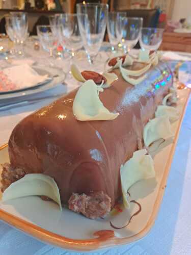 BUCHE VANILLE POIRE PECAN