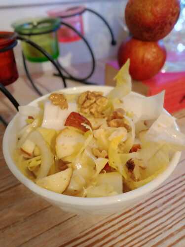 SALADE D’ENDIVES POMMES NOIX MIEL