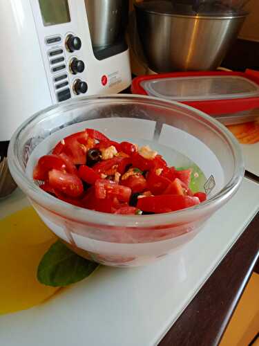 SALADE DE TOMATES RAFRAÎCHISSANTE