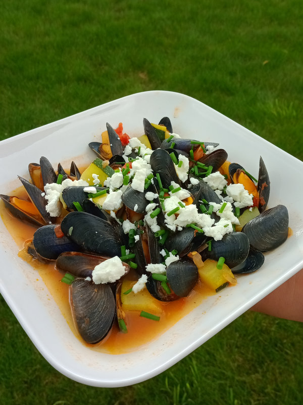 MOULES AUX COURGETTES CURRY ET FETA