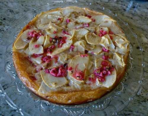 GÂTEAU MOELLEUX AUX POMMES , DESSUS CROUSTILLANT