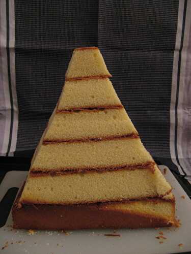 GATEAU PYRAMIDE POUR UN MARIAGE D'EGYPTOLOGUES suite photos