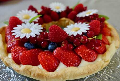 TARTE COURONNE AUX FRUITS ROUGES ET CRÈME DIPLOMATE