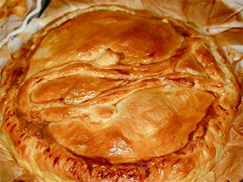 TOURTE AU SAUMON , FONDUE DE POIREAUX , FEVE TONKA