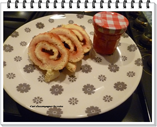 Gâteau roulé à la confiture de fraises - rhubarbe