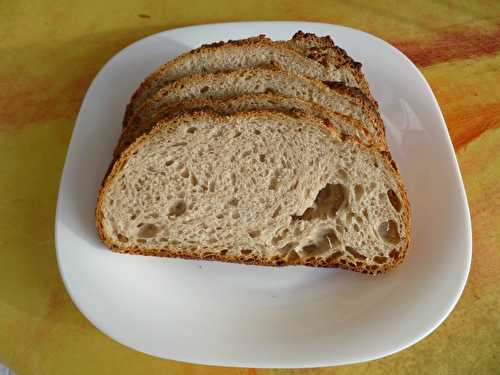 Le pain de campagne en tranches