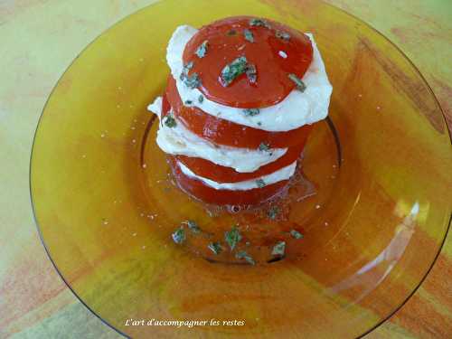 Mille-feuilles de tomates, mozzarella et sa sauce au miel