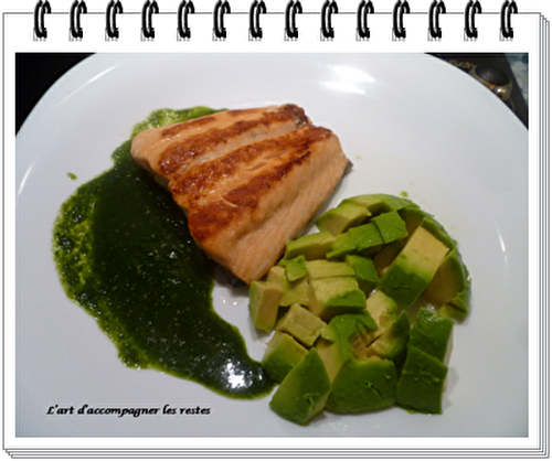 Saumon sauce verte et salade d’avocats