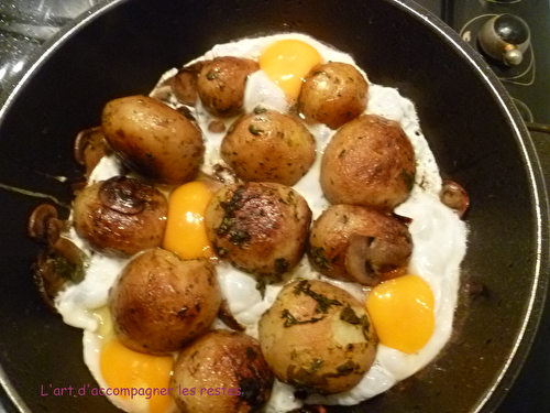 Poêlée de pommes de terre et champignons à la forestière, aux œufs