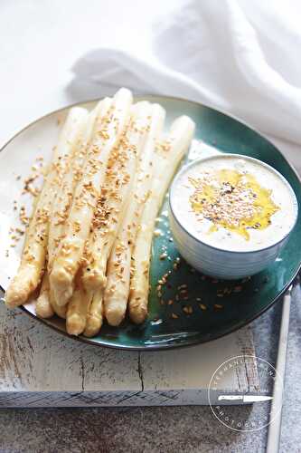 Asperges blanches sauce crémeuse ciboulette & graines de lin