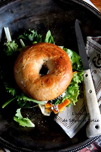 Bagel croustillant au cream cheese, cheedar et poire