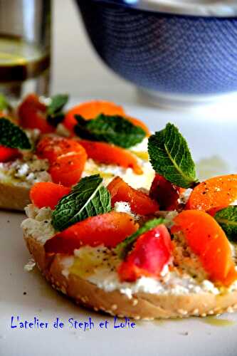 Bagel façon tartine au fromage de chèvre et abricot