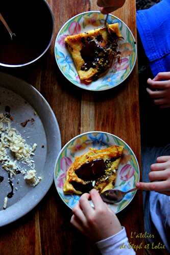 Crêpes au lait de coco, chocolat, éclats de Toblerone et pistaches