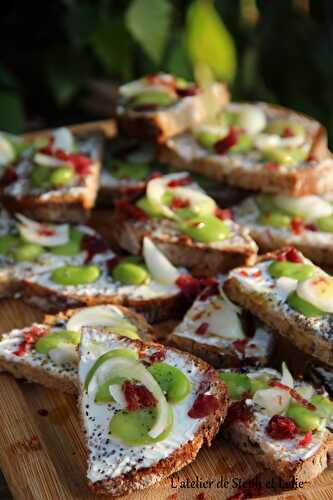 Fèves fraiches sur tartine de St Moret