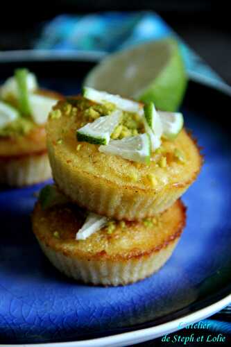 Mini cakes aux éclats de pistache et citron vert