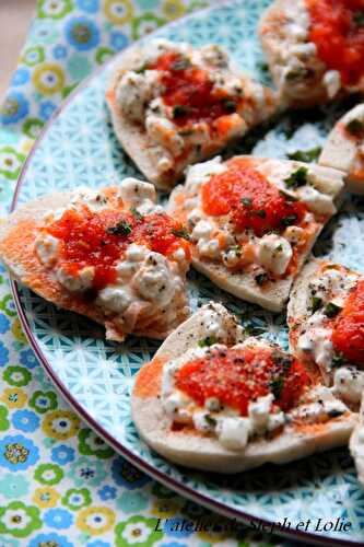 Mini pitas au "cottage cheese" et coulis de poivrons