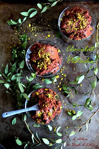 Mousse au chocolat et éclats de pistaches