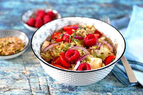 Salade healthy au quinoa, légumes et framboises