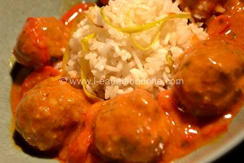 Boulettes de Viande au Curry Rouge Riz Thaï aux Poireaux