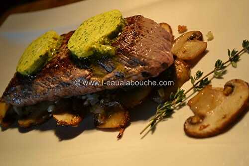 Filet d'Agneau sur Lit de Champignons Beurre Epicé au Cerfeuil & à la Ciboulette